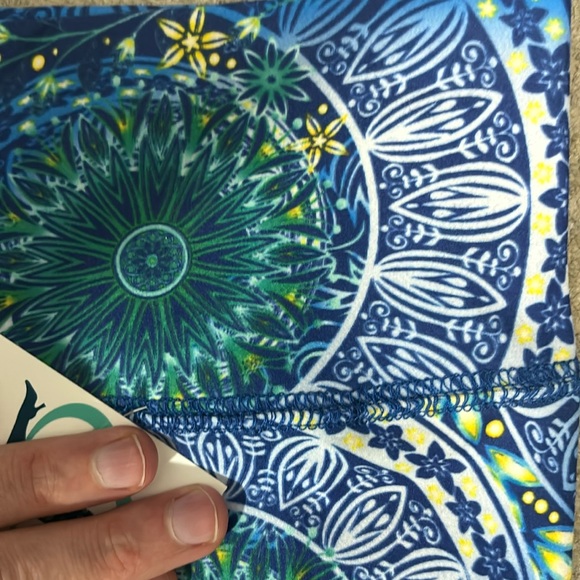 NWT capri yoga one size (2-12) Paisley - Picture 3 of 4